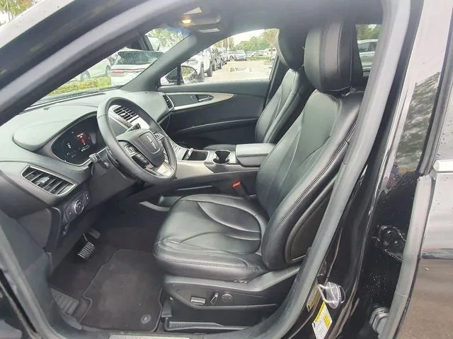 2020 Lincoln Nautilus Standard photo 17