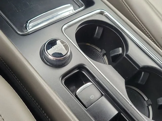 2023 Lincoln Corsair Standard photo 28