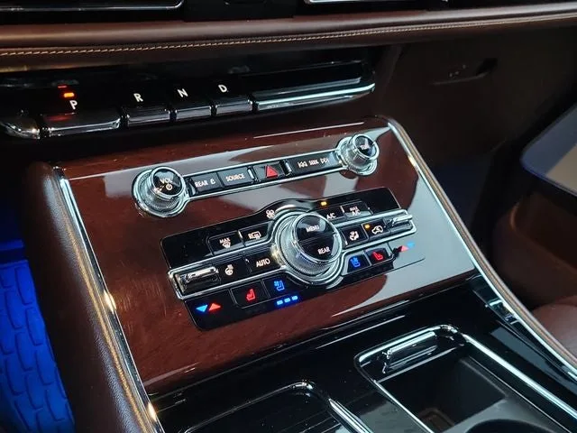 2024 Lincoln Aviator Black Label Premium photo 32
