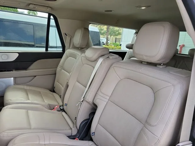 2022 Lincoln Navigator L Reserve photo 12