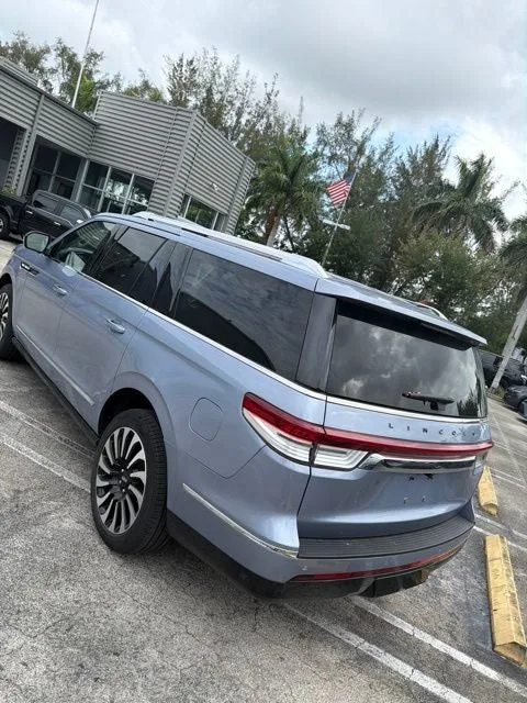 2023 Lincoln Navigator L Black Label photo 8