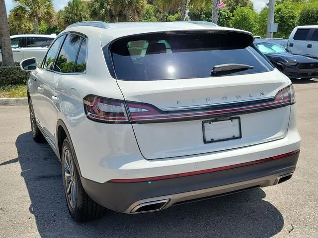 2023 Lincoln Nautilus Standard photo 4