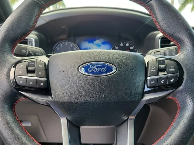2023 Ford Explorer ST-Line photo 14