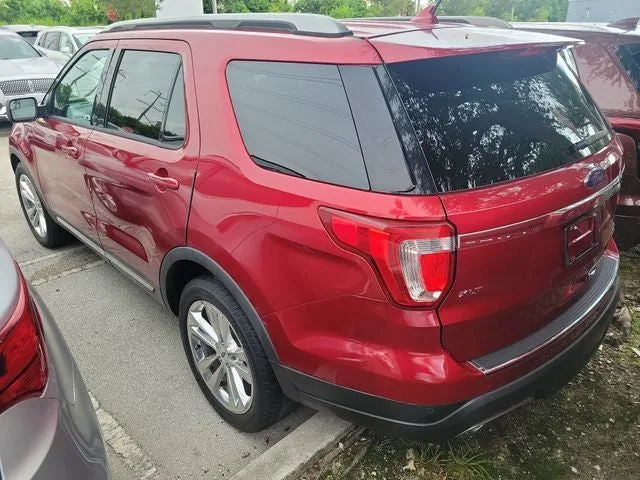 2018 Ford Explorer XLT photo 3