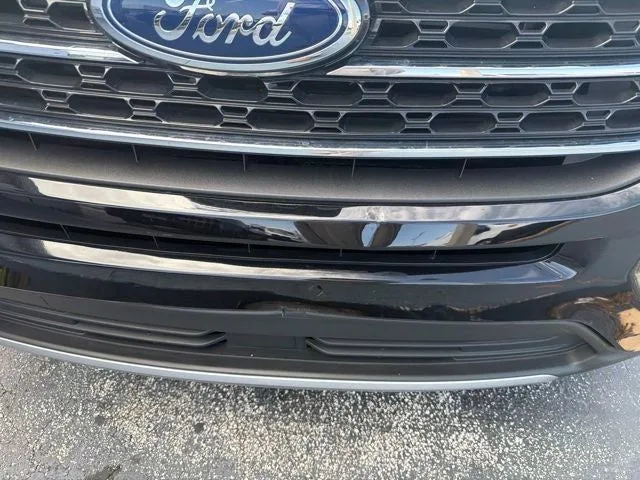 2023 Ford Explorer XLT photo 3