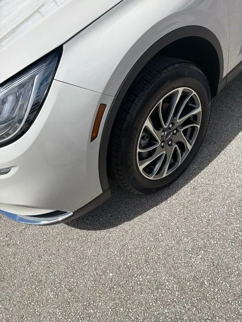 2022 Lincoln Corsair Standard photo 5
