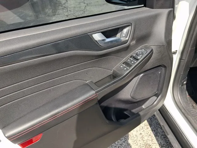 2023 Ford Escape ST-Line photo 15