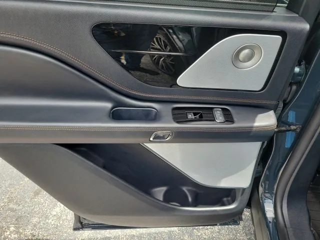 2025 Lincoln Aviator Black Label Premium photo 13