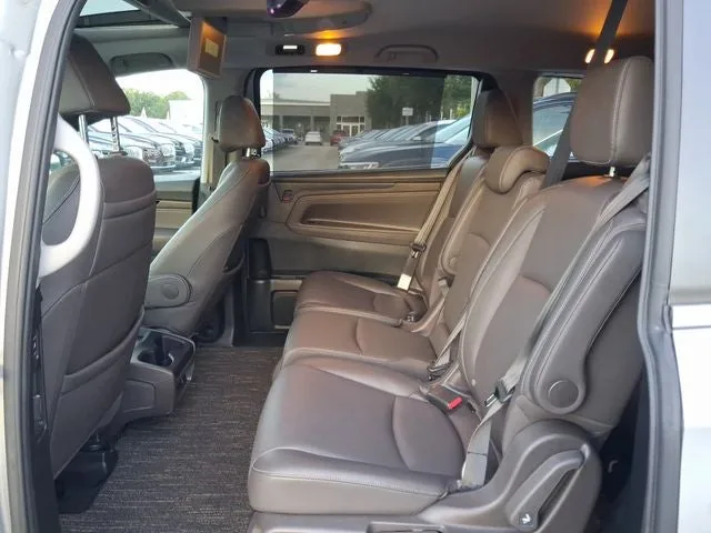 2022 Honda Odyssey Touring photo 5