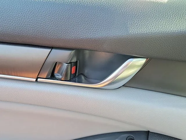 2019 Honda Accord LX photo 15