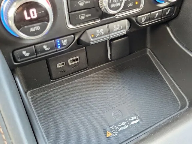 2022 GMC Yukon AT4 photo 26