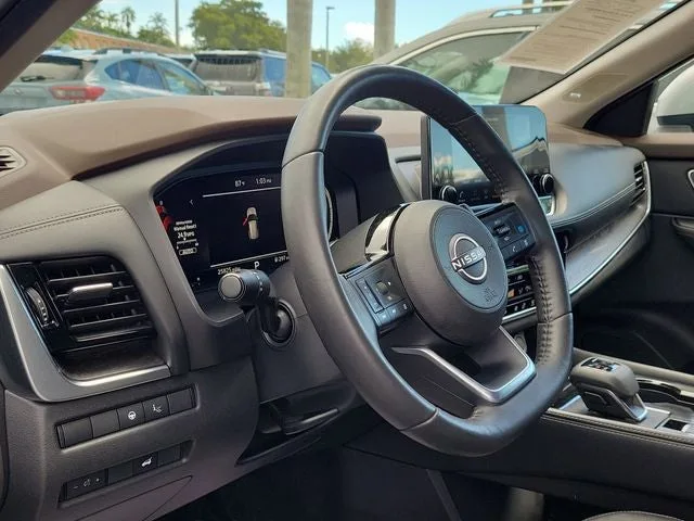 2023 Nissan Rogue Platinum photo 8