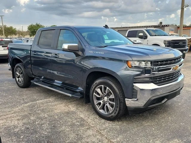 2019 Chevrolet Silverado 1500 LT photo 2