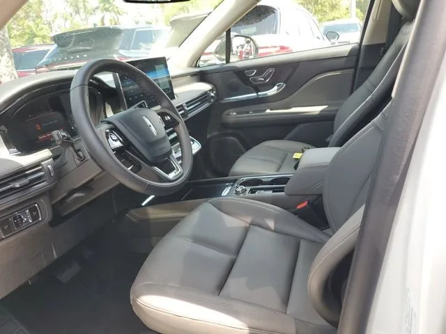 2025 Lincoln Corsair Premiere photo 11