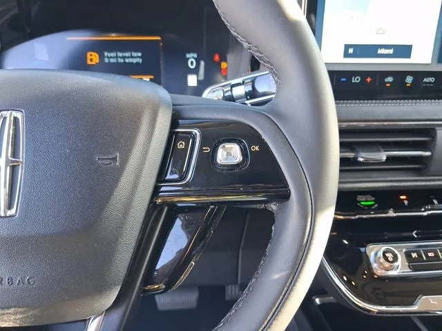 2023 Lincoln Corsair Standard photo 17