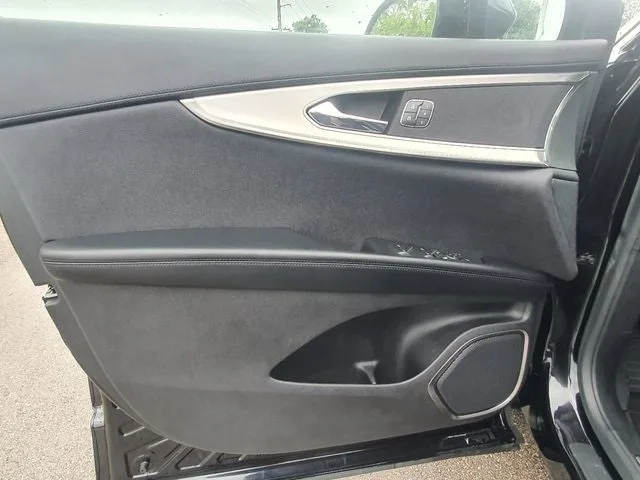 2020 Lincoln Nautilus Standard photo 13