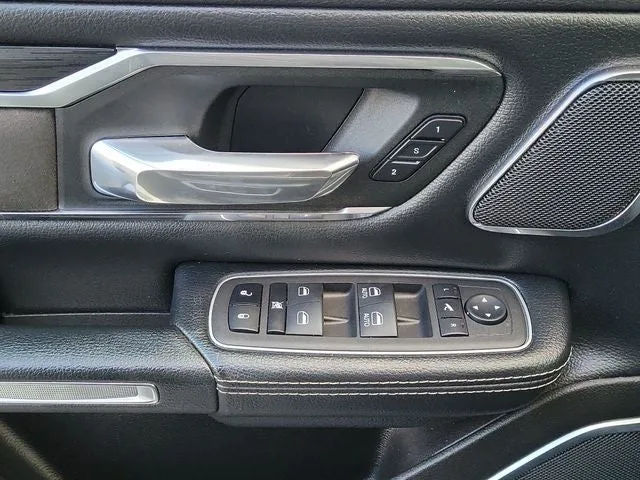2024 RAM 1500 Laramie photo 19