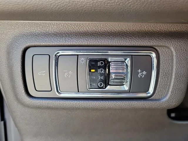 2022 Lincoln Corsair Standard photo 13