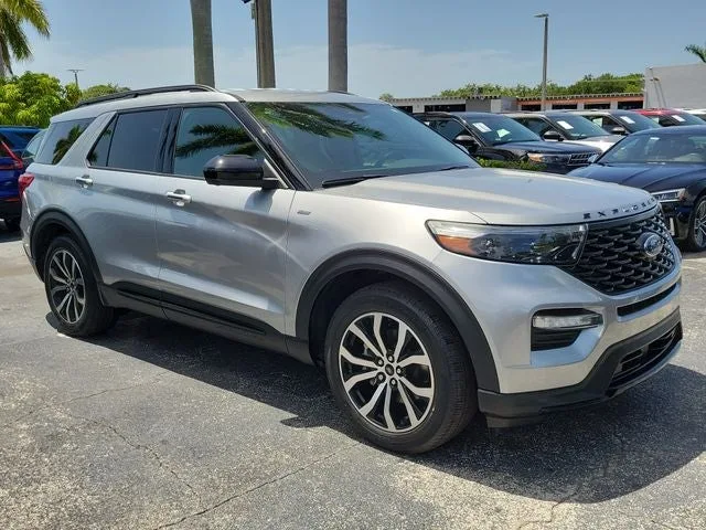 2023 Ford Explorer ST-Line photo 2