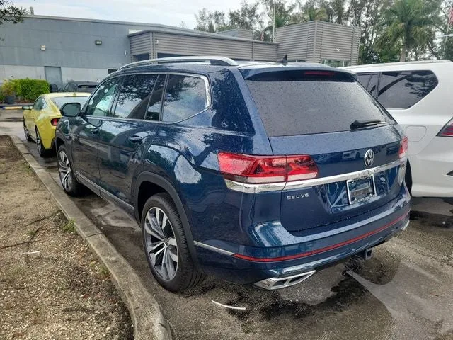 2023 Volkswagen Atlas 3.6L V6 SEL Premium R-Line photo 3