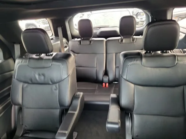 2023 Ford Explorer ST photo 9