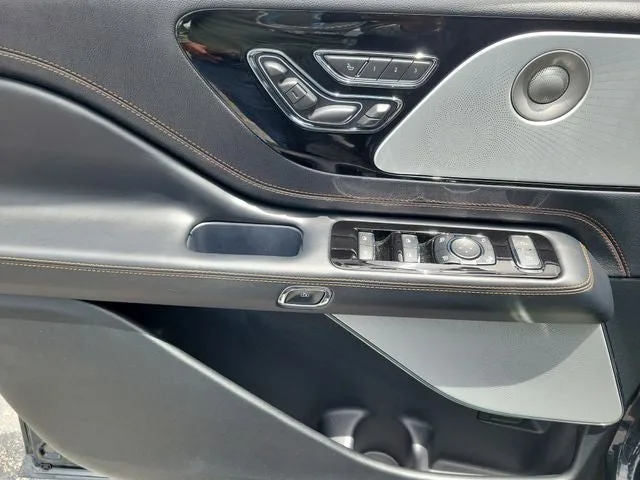 2025 Lincoln Aviator Black Label Premium photo 20