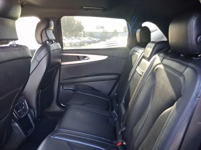 2019 Lincoln Nautilus Standard photo 6