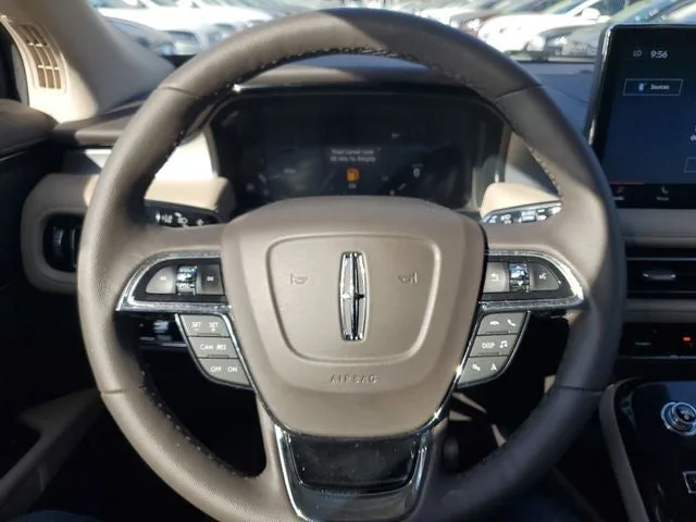 2022 Lincoln Nautilus Standard photo 16