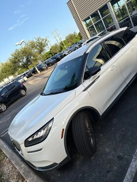 2021 Lincoln Corsair Standard photo 2