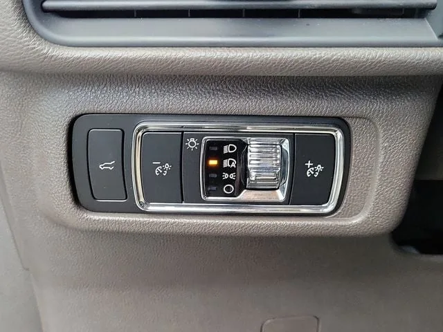 2024 Lincoln Corsair Premiere photo 13