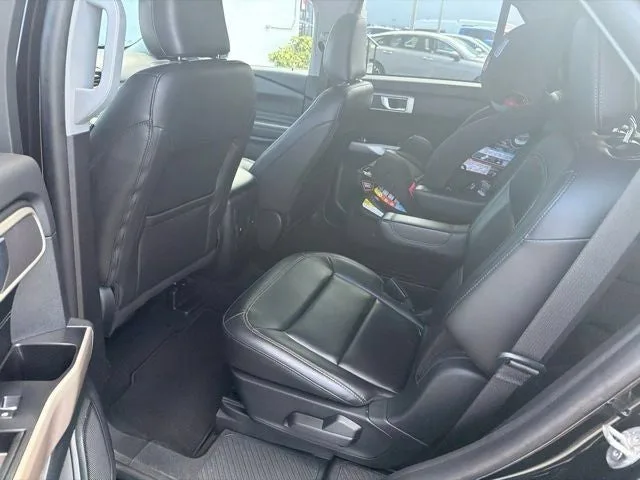 2023 Ford Explorer XLT photo 13