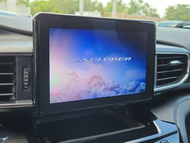 2023 Ford Explorer ST-Line photo 18