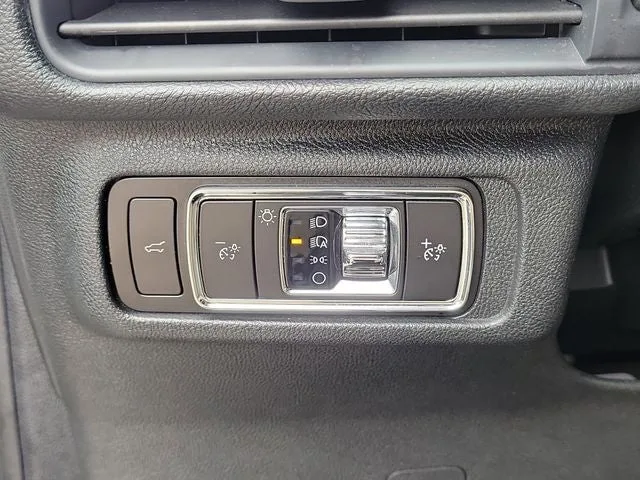 2023 Lincoln Corsair Standard photo 13