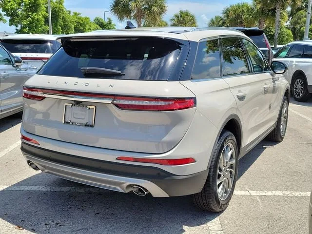 2022 Lincoln Corsair Standard photo 6