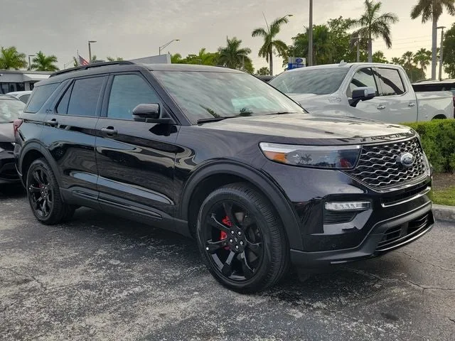 2023 Ford Explorer ST photo 2