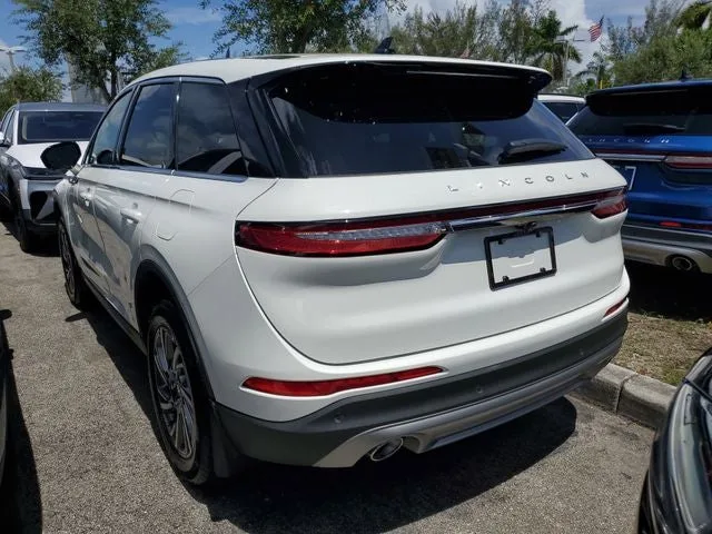 2025 Lincoln Corsair Premiere photo 3
