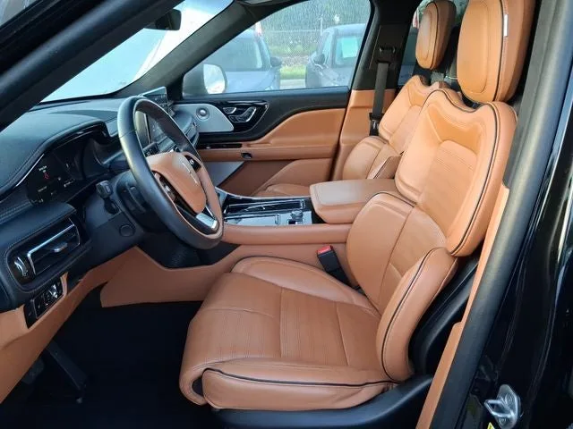 2023 Lincoln Aviator Black Label Premium photo 12