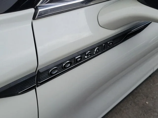 2022 Lincoln Corsair Standard photo 6