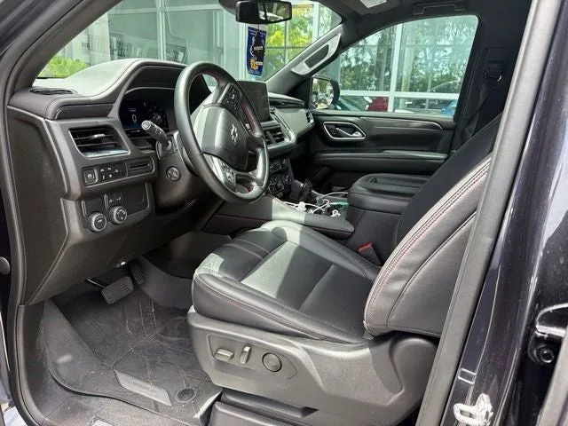 2023 Chevrolet Suburban RST photo 2