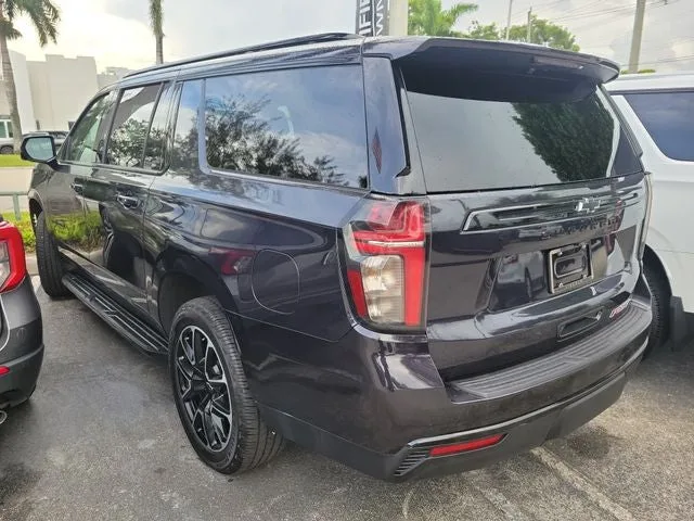 2023 Chevrolet Suburban RST photo 3
