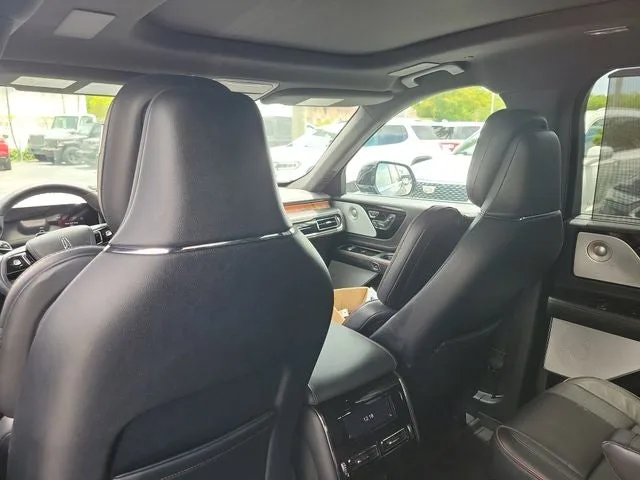 2025 Lincoln Aviator Black Label Premium photo 17