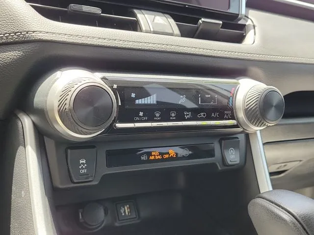 2024 Toyota RAV4 LE photo 22