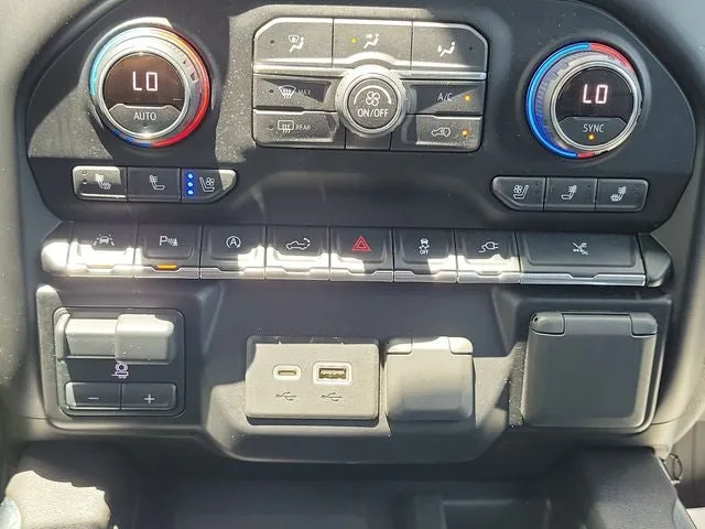 2020 Chevrolet Silverado 1500 High Country photo 29