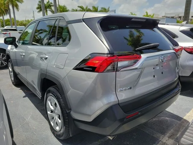 2024 Toyota RAV4 LE photo 4