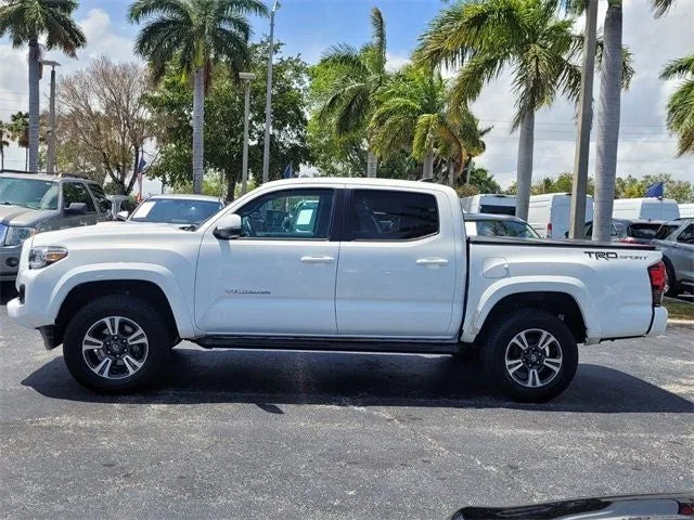 2018 Toyota Tacoma TRD Sport V6 photo 4