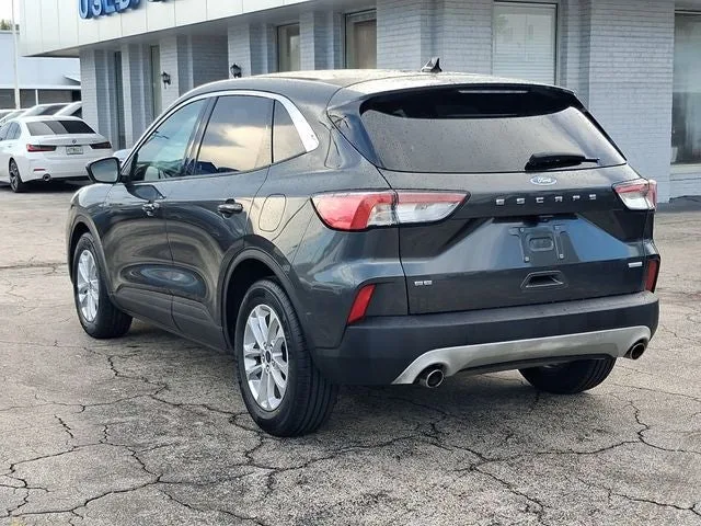 2020 Ford Escape SE photo 3