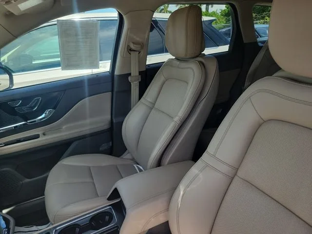 2020 Lincoln Corsair Standard photo 20