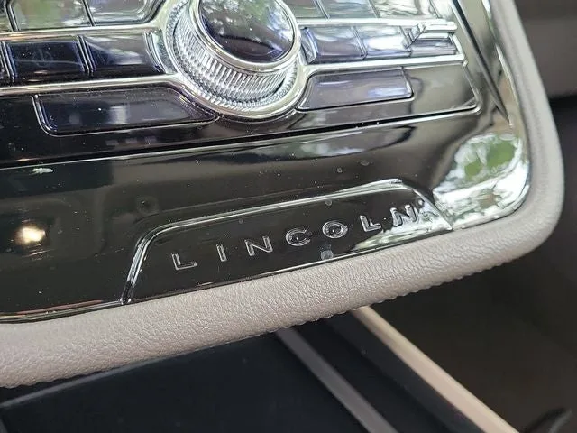 2022 Lincoln Corsair Standard photo 25
