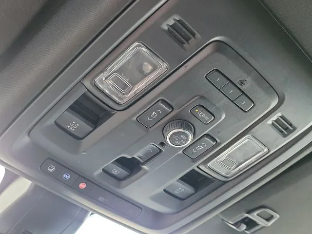 2022 GMC Yukon Denali photo 30