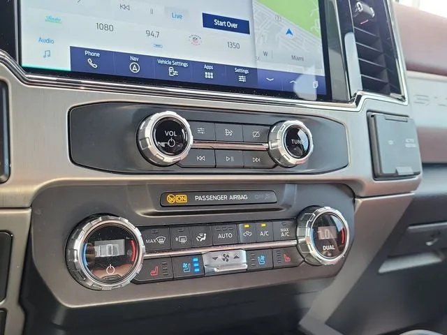 2022 Ford F-350SD Platinum DRW photo 31